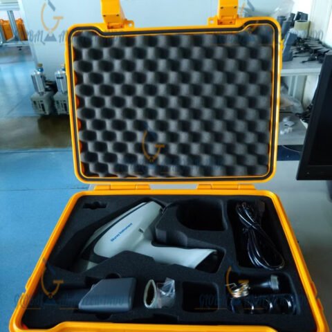 Skyray Genius 7000 handheld flashlight close-up