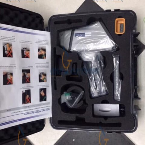“X-MET 8000 Smart handheld XRF analyzer inspecting metal sample